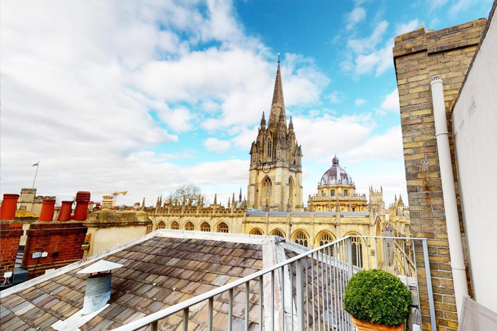 老银行酒店 牛津 外观 照片 The view from the roof of the Oxford Internet Institute