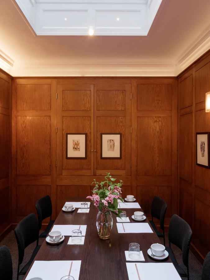 老银行酒店 牛津 外观 照片 Oak paneling in the dining room