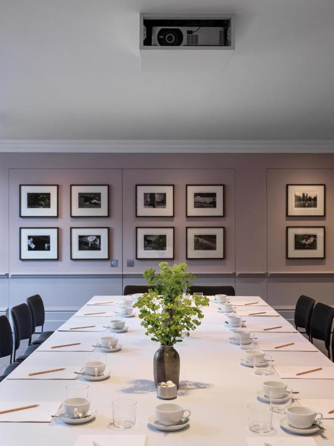 老银行酒店 牛津 外观 照片 The dining room at the Royal Society